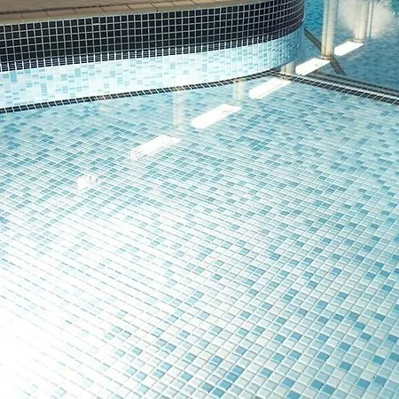 Red Lea With Pool And דירה *