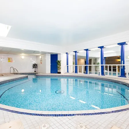 Red Lea With Pool And דירה
