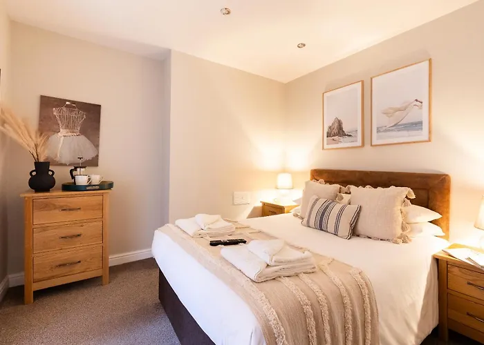 Red Lea With Pool & Access