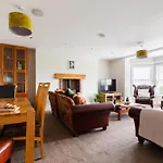 Red Lea With Pool And Apartamento