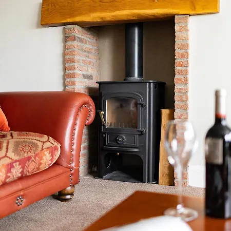 Red Lea With Pool & Access